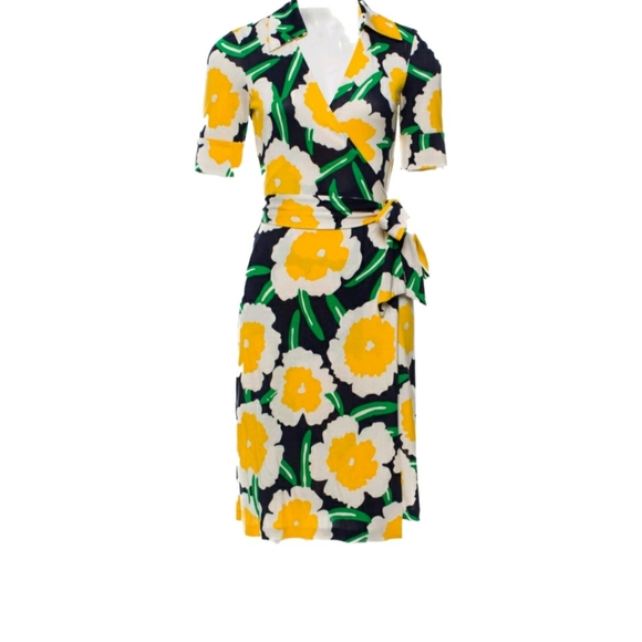 Diane Von Furstenberg Dresses & Skirts - Vintage Diane Von Furstenberg wrap dress size 2